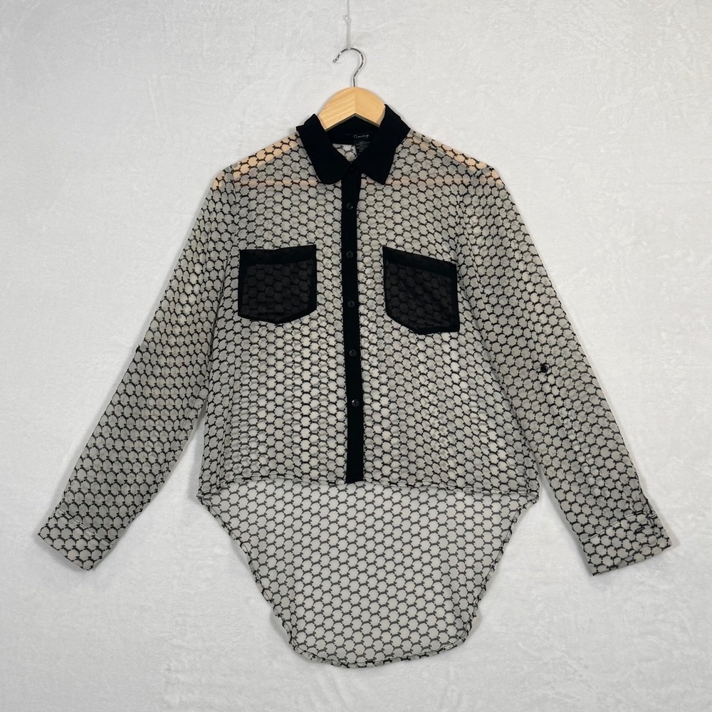 Timing Black White Geometric High-Low Button Down Shirt Size S